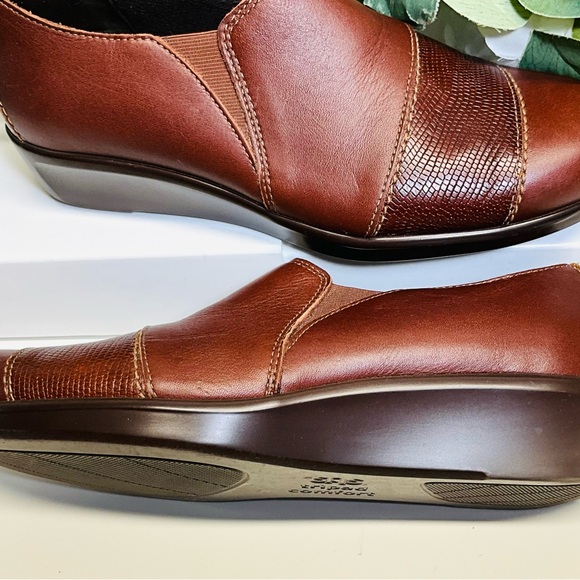 SAS Nora Slip On Brown Leather Loafer, Size 7.5 M - Picture 3 of 9